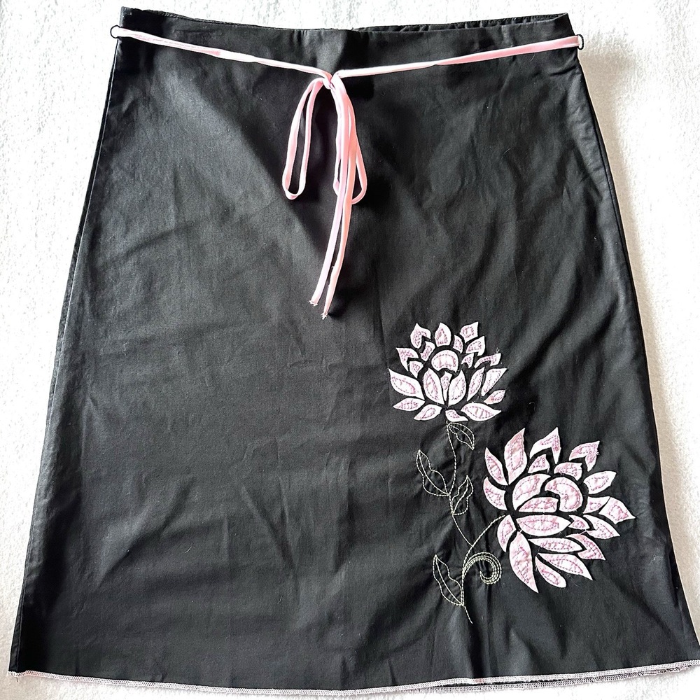 Vintage Y2K Skirt Size 7 Black Pink Embroidered‎ Floral Tie Belt Clueless
